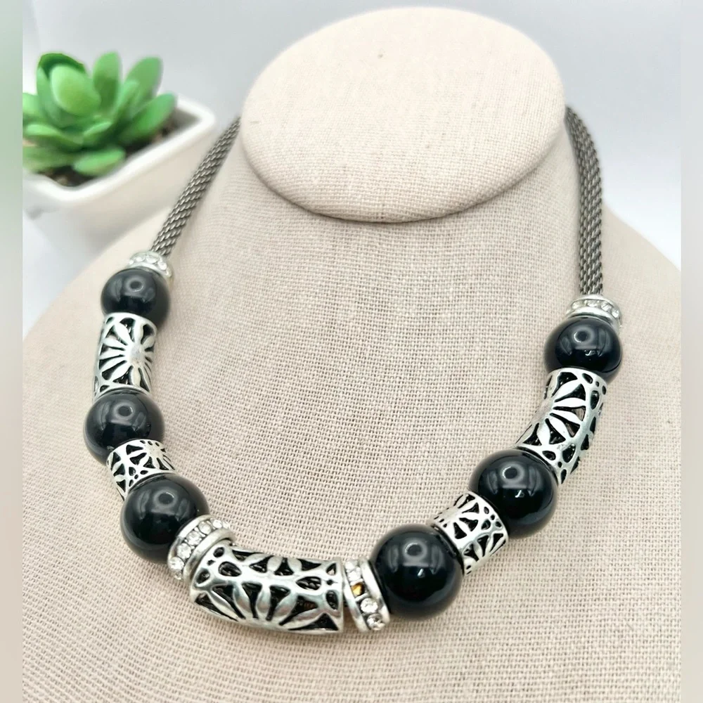 BLACK BEAD NECKLACE - Picture 5 of 5
